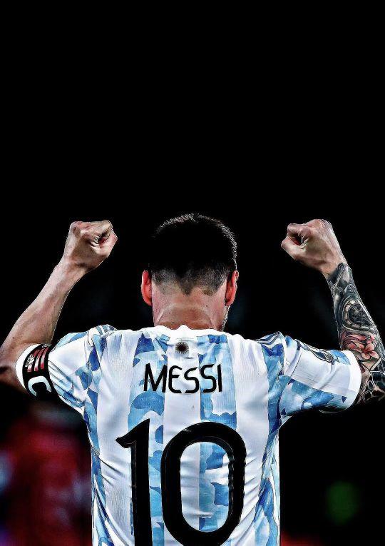 曼联将以1亿英镑的价格击败曼城，前锋签约已成定局，巴塞罗那的挖角行动也变得“认真”起来。（曼联拟砸1亿英镑压过曼城，前锋签约基本敲定，巴萨也认真投入争夺）