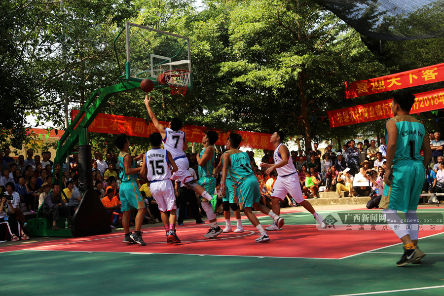 逆转功臣！麦丹13中10轰27分，里德末节4三分轰14分（逆转双星闪耀：麦丹13投10中砍27分，里德末节飙进4记三分独取14分）