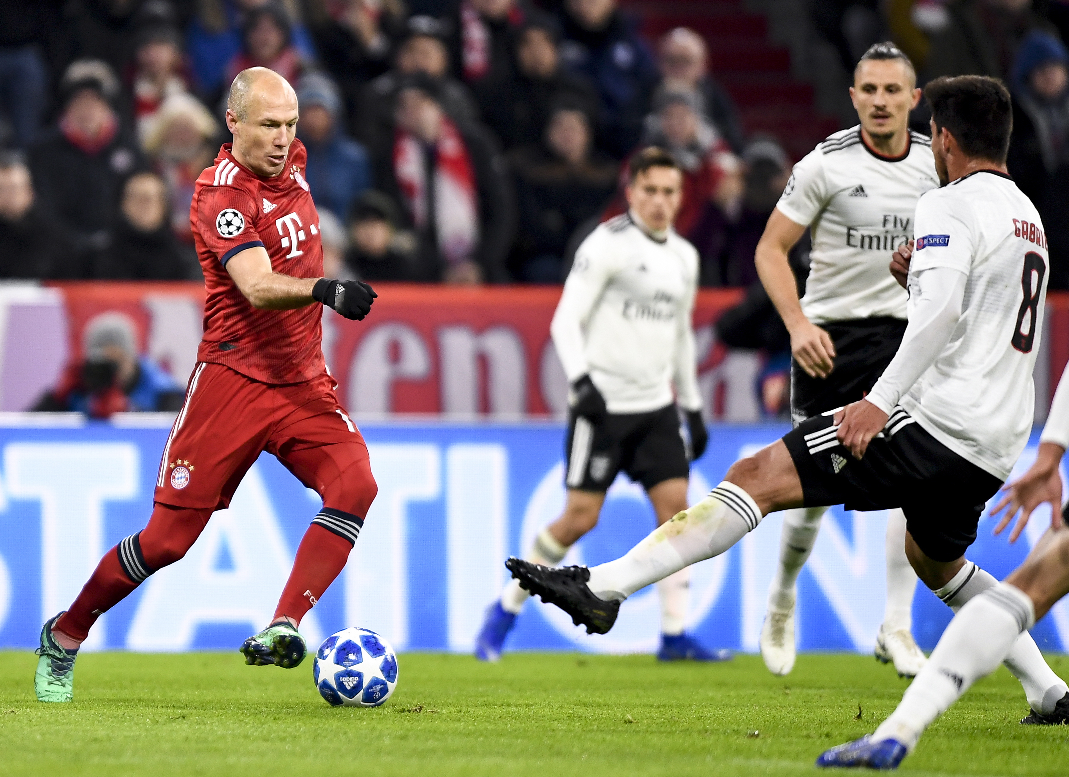 篮球CBA球队更换外援，期待改善进攻（CBA球队调整外援 力求提升进攻）