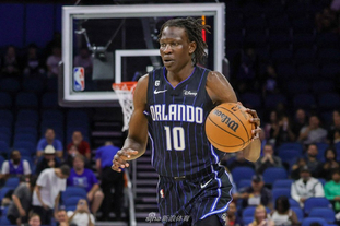 前队友：曾和马拉多纳开车出行，交警把我们拦住只为和他合影（马拉多纳前队友忆：与他同车外出曾被交警拦下，只为合影留念）