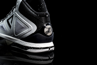 闪耀哥客场2-2战平多特，本赛季欧冠正赛仍一胜难求（闪耀哥客场2-2憾平多特，本季欧冠正赛依旧未尝胜绩）