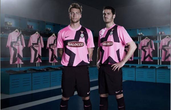 记者：奥斯卡身边人认为他没法继续踢球了，他在体能测试时突感不适（记者：奥斯卡体能测试突感不适，身边人称其恐难再继续踢球）