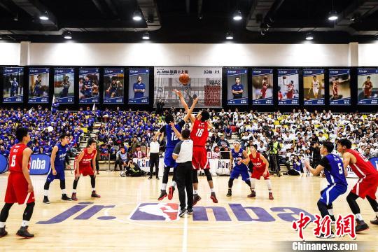 判决书：原天津泰达球员白某峰因受贿判有期徒刑一年，缓刑一年（判决书显示：前天津泰达球员白某峰因受贿获刑一年，缓刑一年）