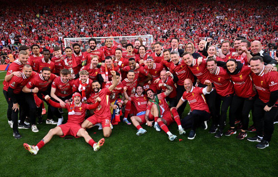 曼联卖齐尔克泽计划曝光，罗马欲打包他和桑乔！夏窗可5000万签塞门约（曝曼联拟出售齐尔克泽，罗马盼打包他与桑乔；今夏5000万可签塞门约）